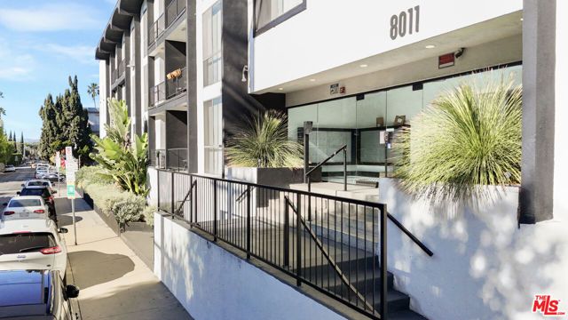 8011 Romaine Street, Los Angeles, CA 90046