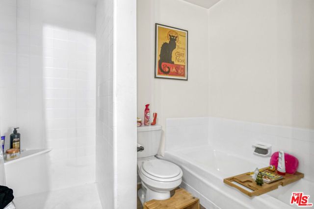 8011 Romaine Street, Los Angeles, CA 90046