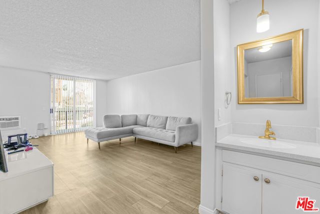 8011 Romaine Street, Los Angeles, CA 90046