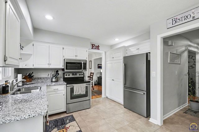 3201 SW Plass AVE, Topeka, KS 66611