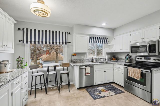 3201 SW Plass AVE, Topeka, KS 66611