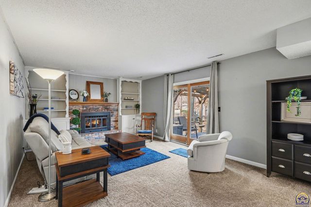 3201 SW Plass AVE, Topeka, KS 66611