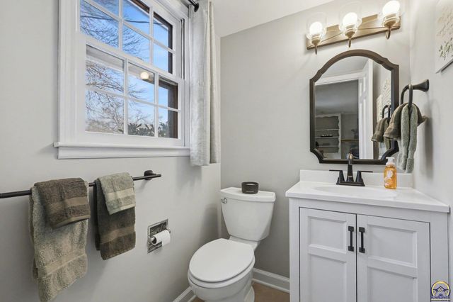 3201 SW Plass AVE, Topeka, KS 66611