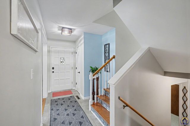 3201 SW Plass AVE, Topeka, KS 66611