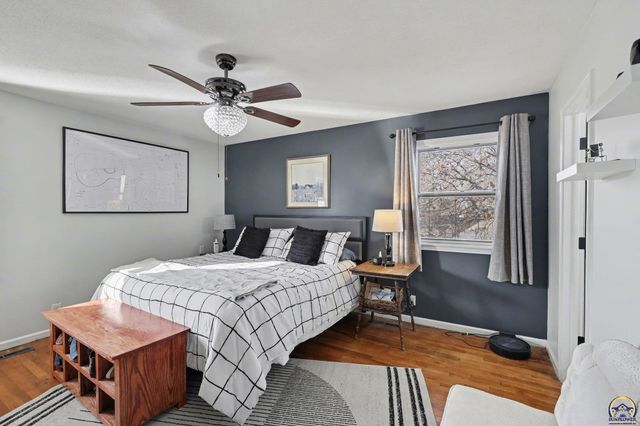 3201 SW Plass AVE, Topeka, KS 66611