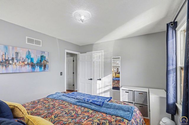 3201 SW Plass AVE, Topeka, KS 66611