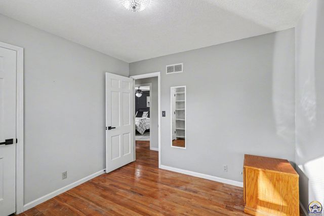 3201 SW Plass AVE, Topeka, KS 66611