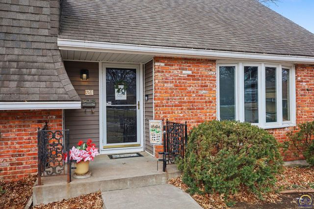 3201 SW Plass AVE, Topeka, KS 66611