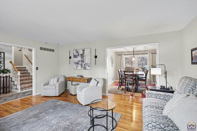 3201 SW Plass AVE, Topeka, KS 66611