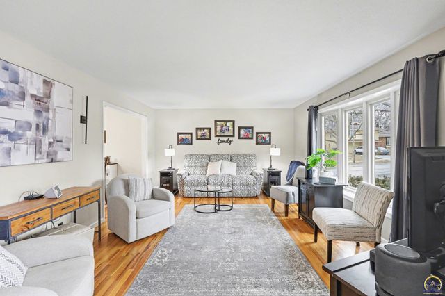 3201 SW Plass AVE, Topeka, KS 66611