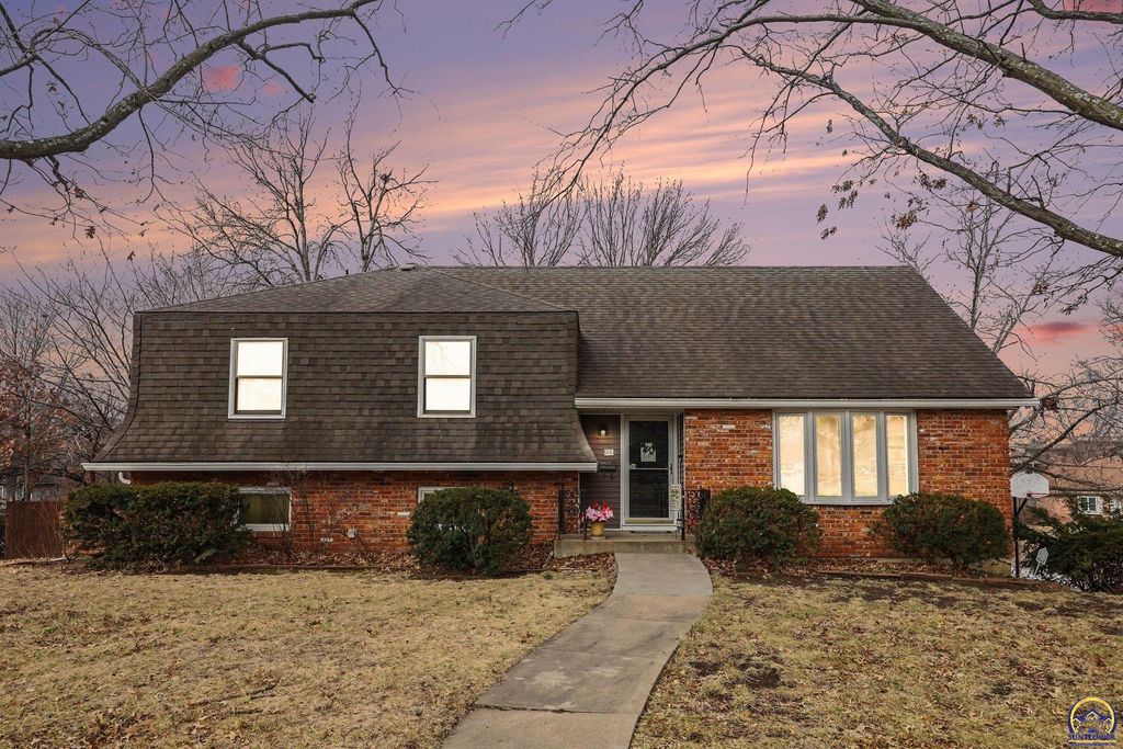 3201 SW Plass AVE, Topeka, KS 66611