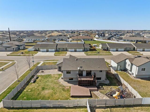 1817 35th Ave SE, Minot, ND 58701