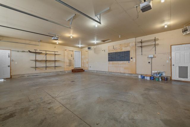 1817 35th Ave SE, Minot, ND 58701