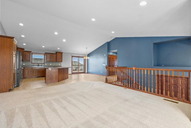 1817 35th Ave SE, Minot, ND 58701