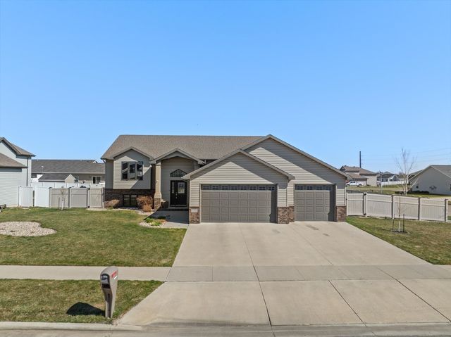 1817 35th Ave SE, Minot, ND 58701