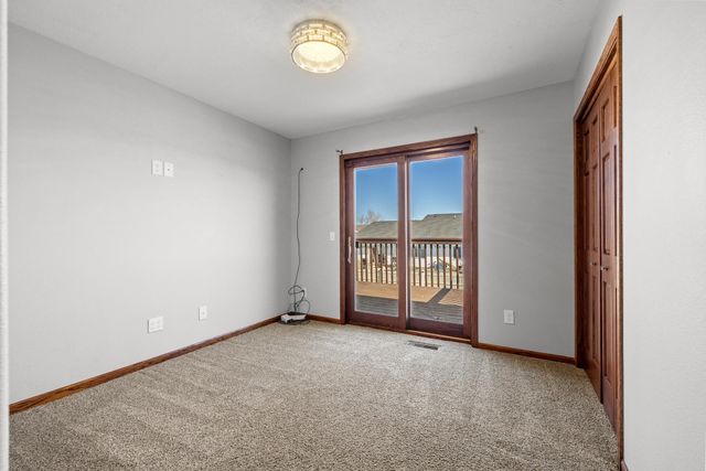 1817 35th Ave SE, Minot, ND 58701
