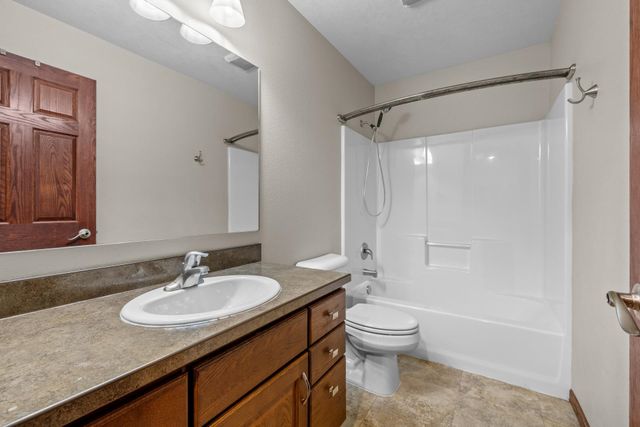 1817 35th Ave SE, Minot, ND 58701
