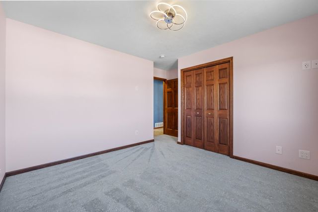 1817 35th Ave SE, Minot, ND 58701