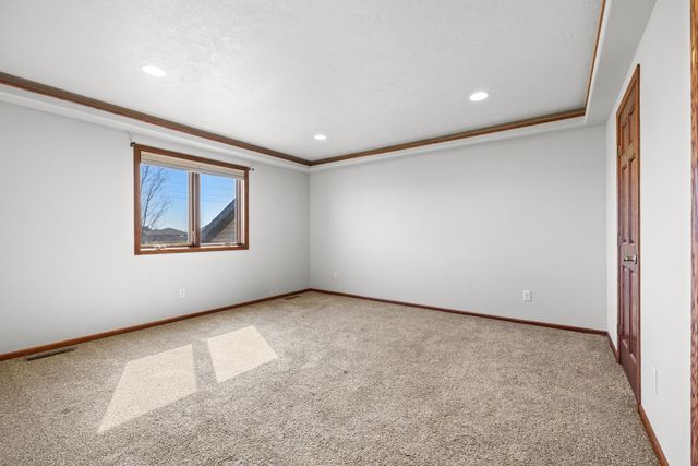 1817 35th Ave SE, Minot, ND 58701
