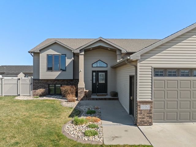1817 35th Ave SE, Minot, ND 58701