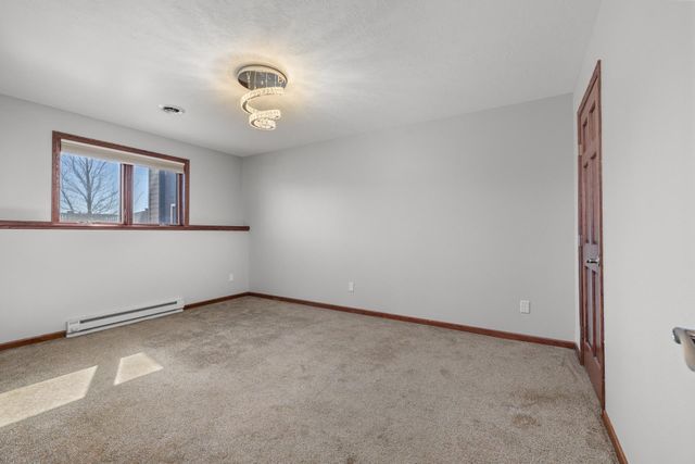 1817 35th Ave SE, Minot, ND 58701