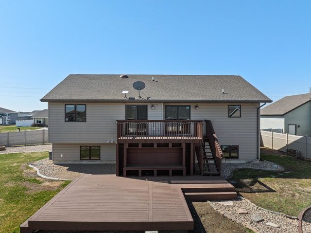 1817 35th Ave SE, Minot, ND 58701