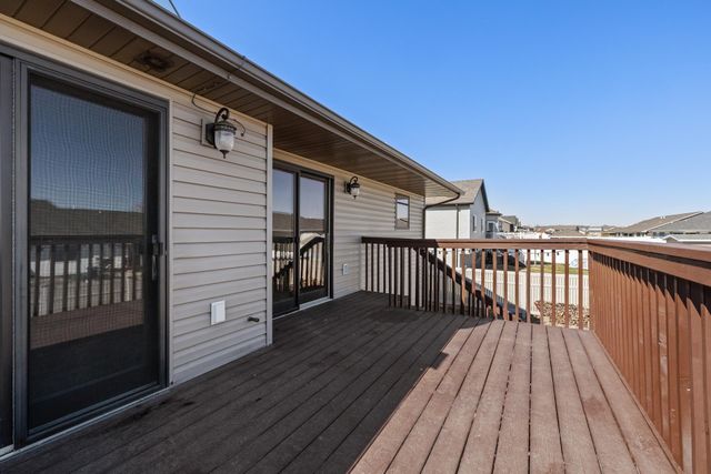 1817 35th Ave SE, Minot, ND 58701