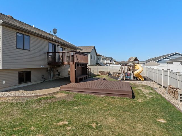 1817 35th Ave SE, Minot, ND 58701