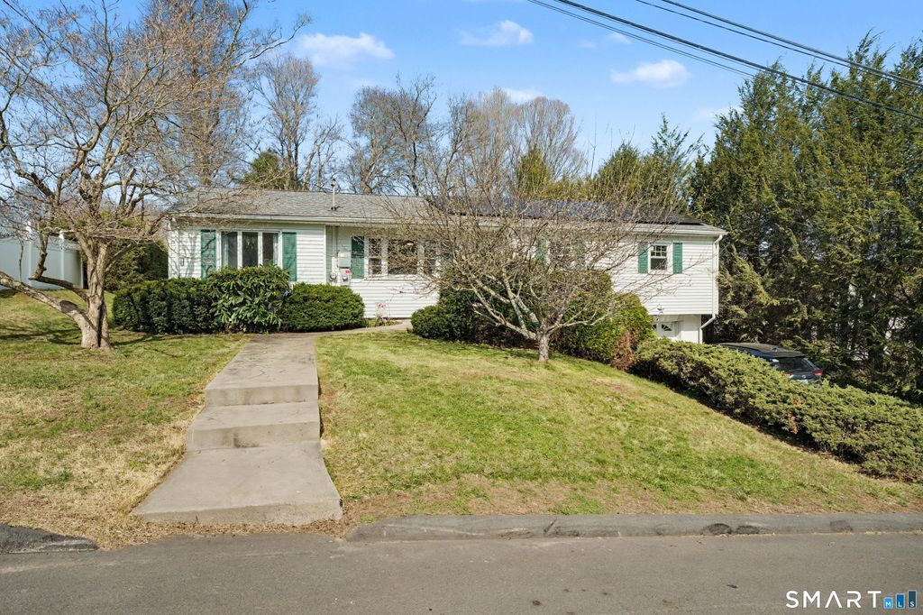 26 Sprucewood Road, Watertown, CT 06795