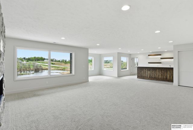10202 S 117th Street, Papillion, NE 68046