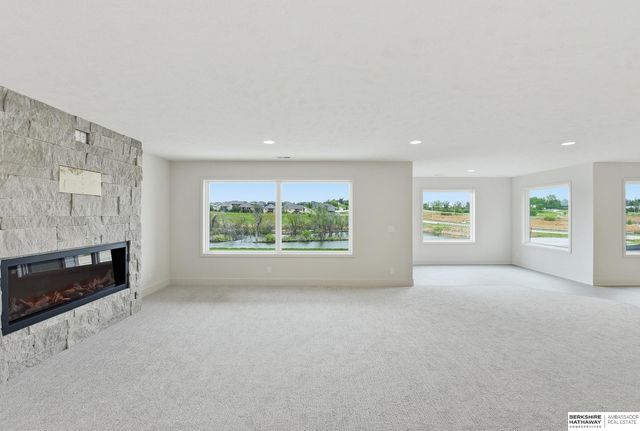 10202 S 117th Street, Papillion, NE 68046