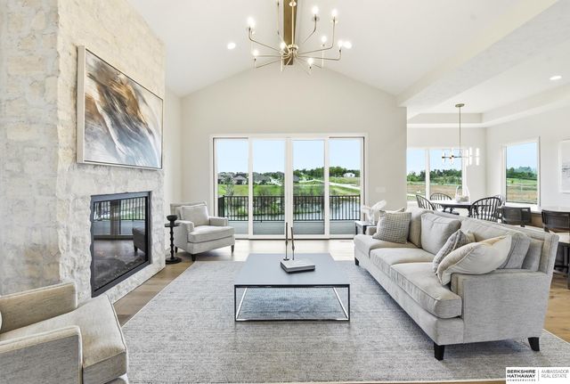 10202 S 117th Street, Papillion, NE 68046