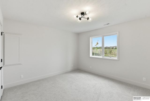 10202 S 117th Street, Papillion, NE 68046