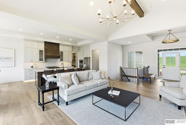 10202 S 117th Street, Papillion, NE 68046