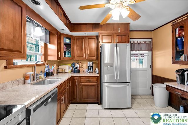 1124 Beverly Avenue, Bethlehem City, PA 18018