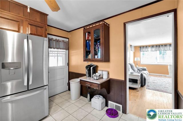1124 Beverly Avenue, Bethlehem City, PA 18018