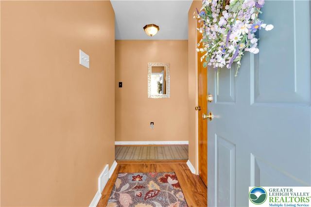 1124 Beverly Avenue, Bethlehem City, PA 18018