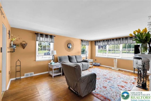 1124 Beverly Avenue, Bethlehem City, PA 18018