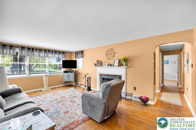 1124 Beverly Avenue, Bethlehem City, PA 18018