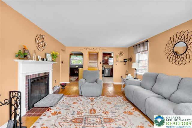 1124 Beverly Avenue, Bethlehem City, PA 18018
