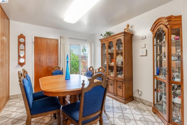 15209 Farnsworth St, San Leandro, CA 94579