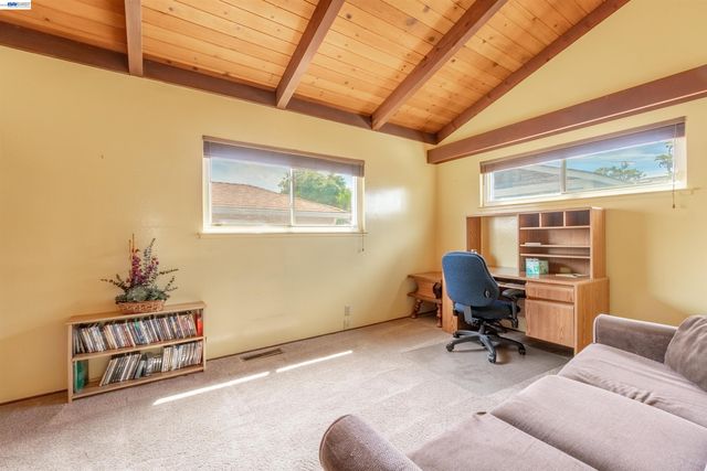 15209 Farnsworth St, San Leandro, CA 94579
