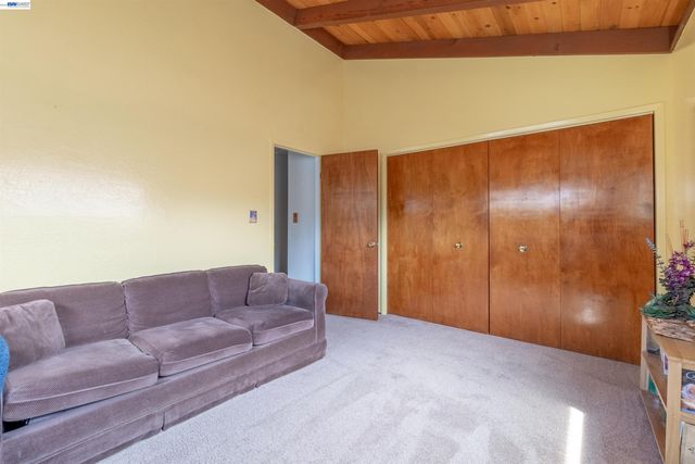 15209 Farnsworth St, San Leandro, CA 94579