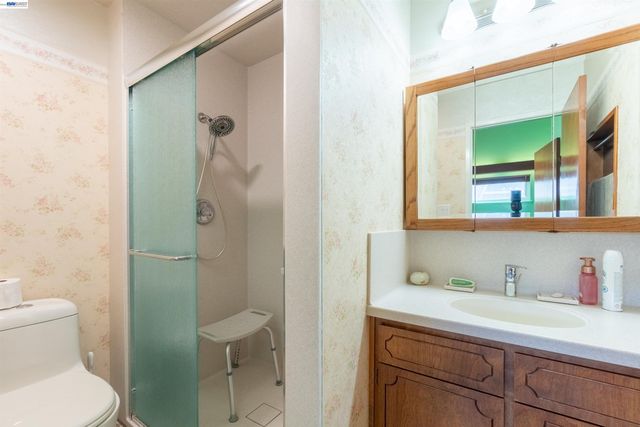 15209 Farnsworth St, San Leandro, CA 94579