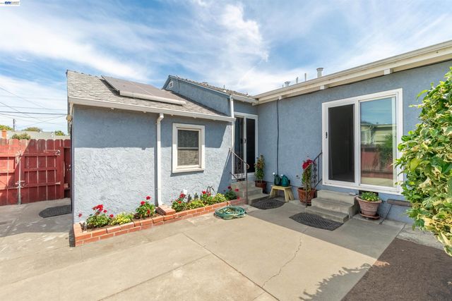 15209 Farnsworth St, San Leandro, CA 94579