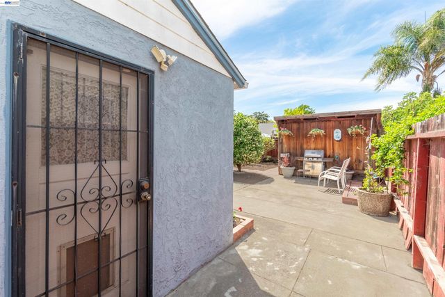15209 Farnsworth St, San Leandro, CA 94579