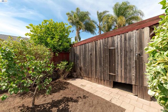15209 Farnsworth St, San Leandro, CA 94579