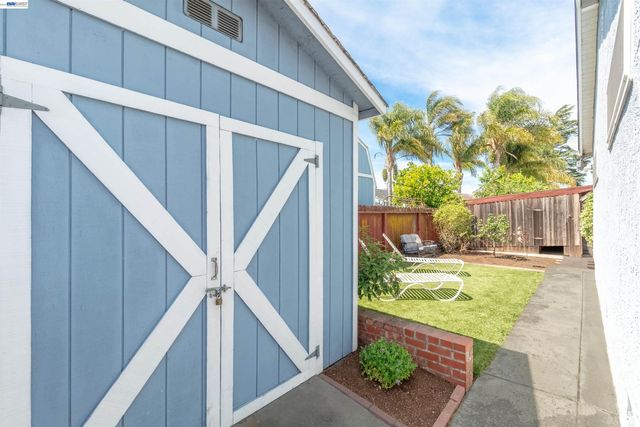 15209 Farnsworth St, San Leandro, CA 94579