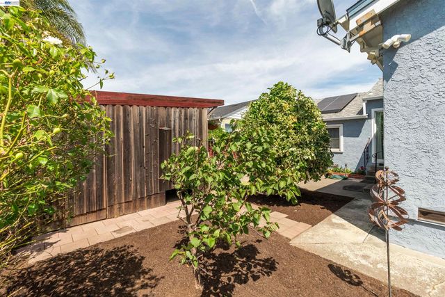 15209 Farnsworth St, San Leandro, CA 94579
