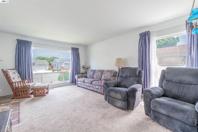 15209 Farnsworth St, San Leandro, CA 94579